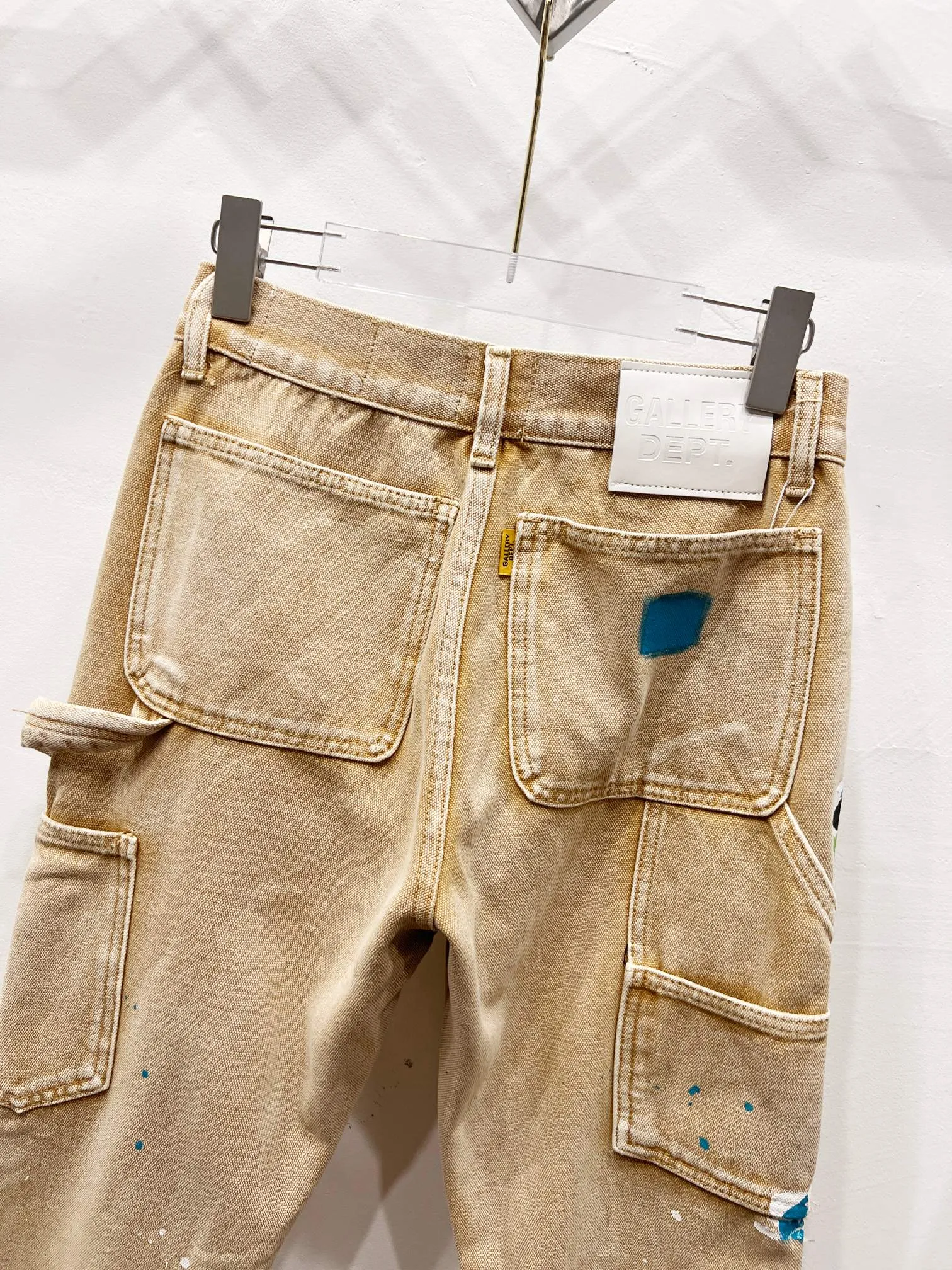 P250 Style No.: (c080) GALLERY DEPT American retro splash-ink splicing micro-horn logging overalls raw edge jeans - Original purchased and printed to truly restore the ultimate texture of Vintage - Original hardware accessories, washed and other elevators, QR code analysis are all purchased from the original factory, high degree of restoration, welcome to compare with a certain product ~ - Three-dimensional version Loose and comfortable, not picky about the figure, taller and slimmer, factory Seiko, original factory quality control, same style for men and women, can be matched with couples Versatile recommendation. Must-have jeans for all seasons. Original goods, imported original washed fabrics, comfortable and elastic, original hardware accessories decorated with logo, super correct fit, extremely high grade, counter quality, fashionable and stylish upper body, custom buttons, YKK zippers. The full set of accessories is customized in a one-to-one mold - Color: apricot - Size: 28 30 32 34 36 (s-xxl)